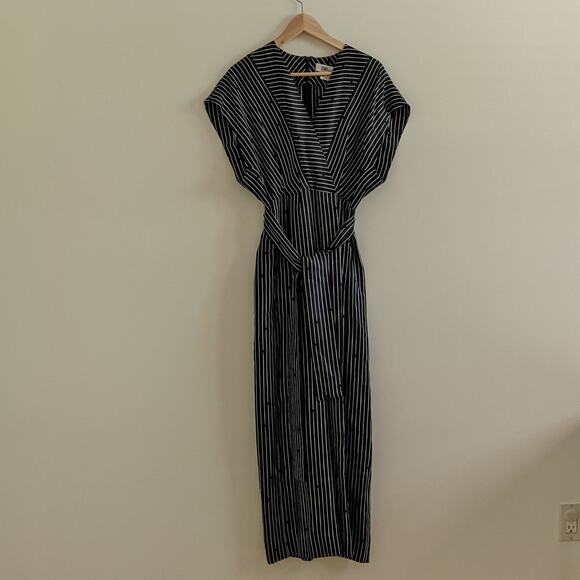 NWT Diane Von Furstenberg Sz 2 Short Sleeve V-Neck Silk Jumpsuit Larson Black - Picture 1 of 10